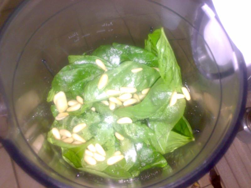 Ricette e segreti in cucina Pesto alla genovese nel frullatore