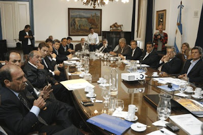 Reunión de intendentes con el Ministro Domínguez por acciones contra la tucura