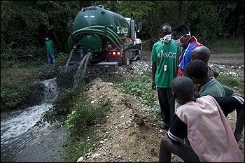 LES DEJECTIONS DE SOLDATS DE L'ONU ...A CIEL OUVERT EN HAITI!!!!