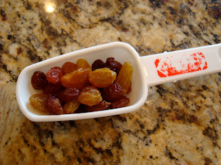Raisins in measuring spoon