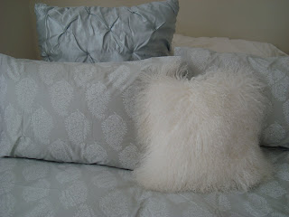 Pillows on bed - 109