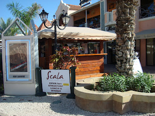 Kiosk in Aruba serving food - 15