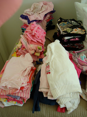 Piles of children's clothing - 5
