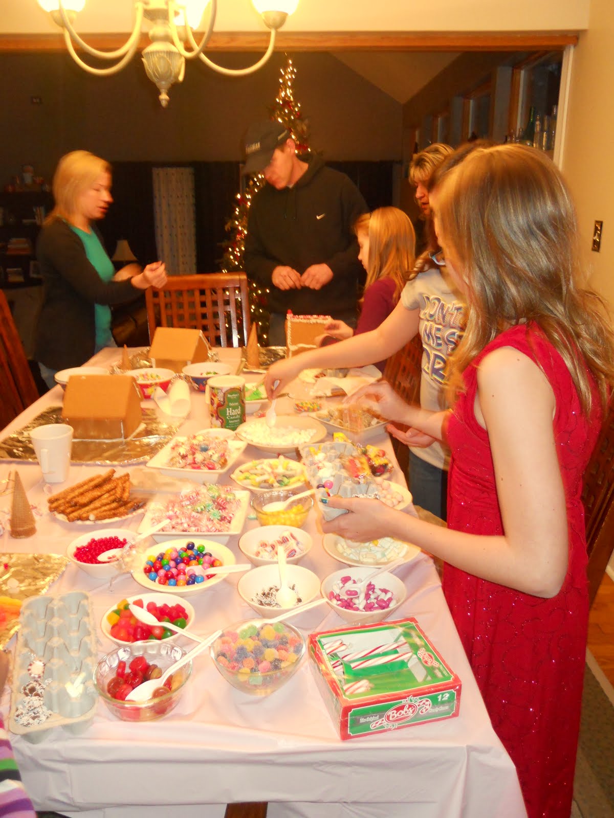Decorating Addiction: Gingerbread House Workshop