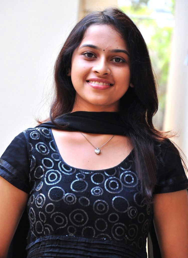 Telugu Actress Sree Divya Latest Cute Photos Gallery Moviegalleri Net