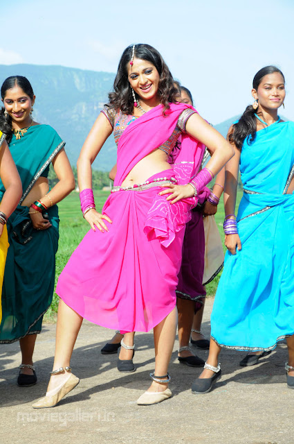 Anushkha showing her milky white thighs in short skirts