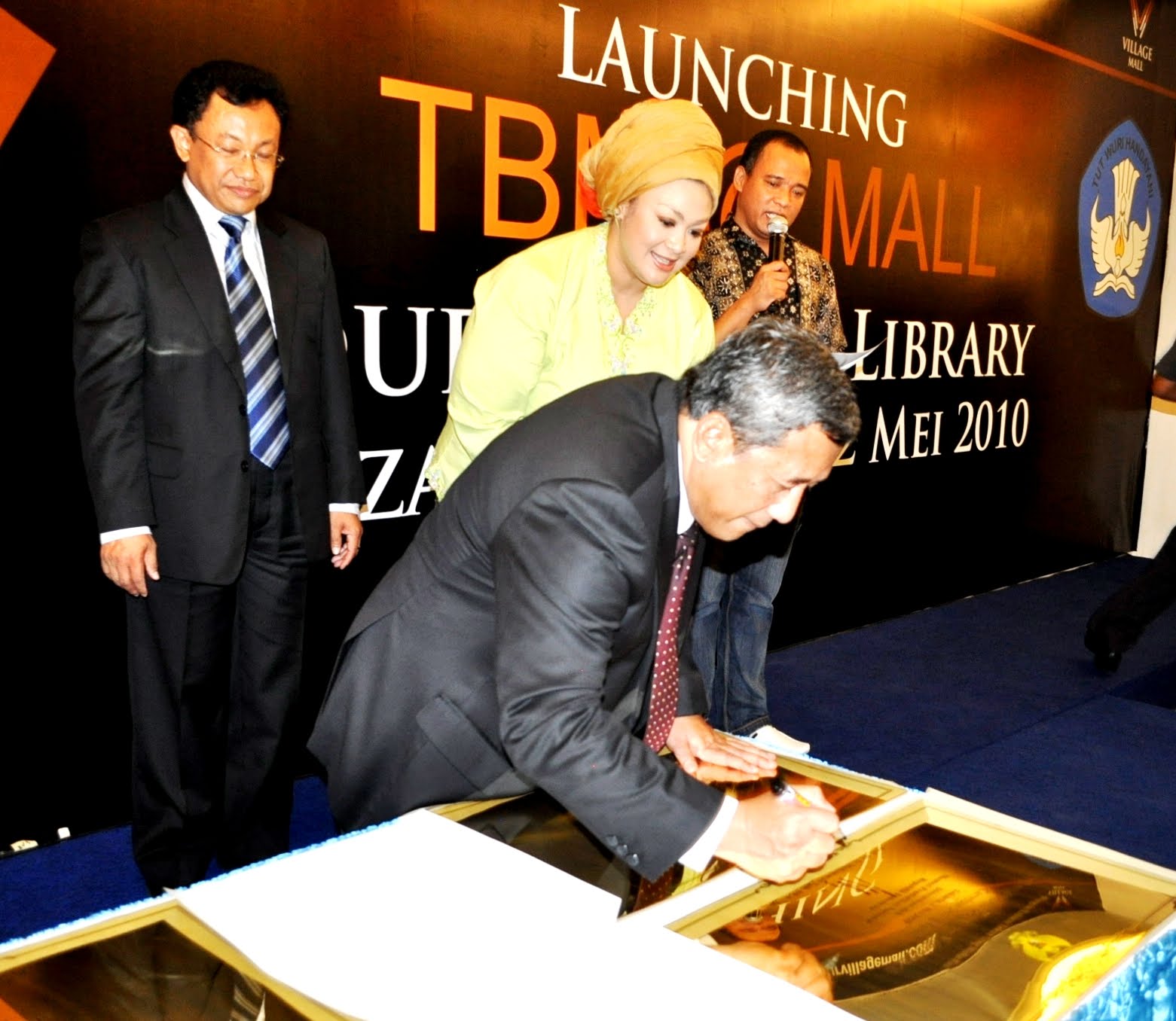 Konsultan dan Training Center Dewi Hughes PERPUSTAKAAN