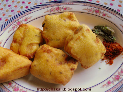 breadchi bhaji, bajji, bhajji, bread pakoda, pakora, mansoon special bhajji