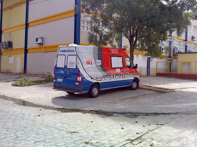 Ambulância Cidadã de Tanque D'Arca esquecida há três dias na Ponta Verde