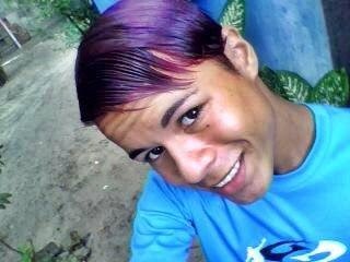 Aquele momento que você procura "Fake com cabelo roxo" no google e aparece