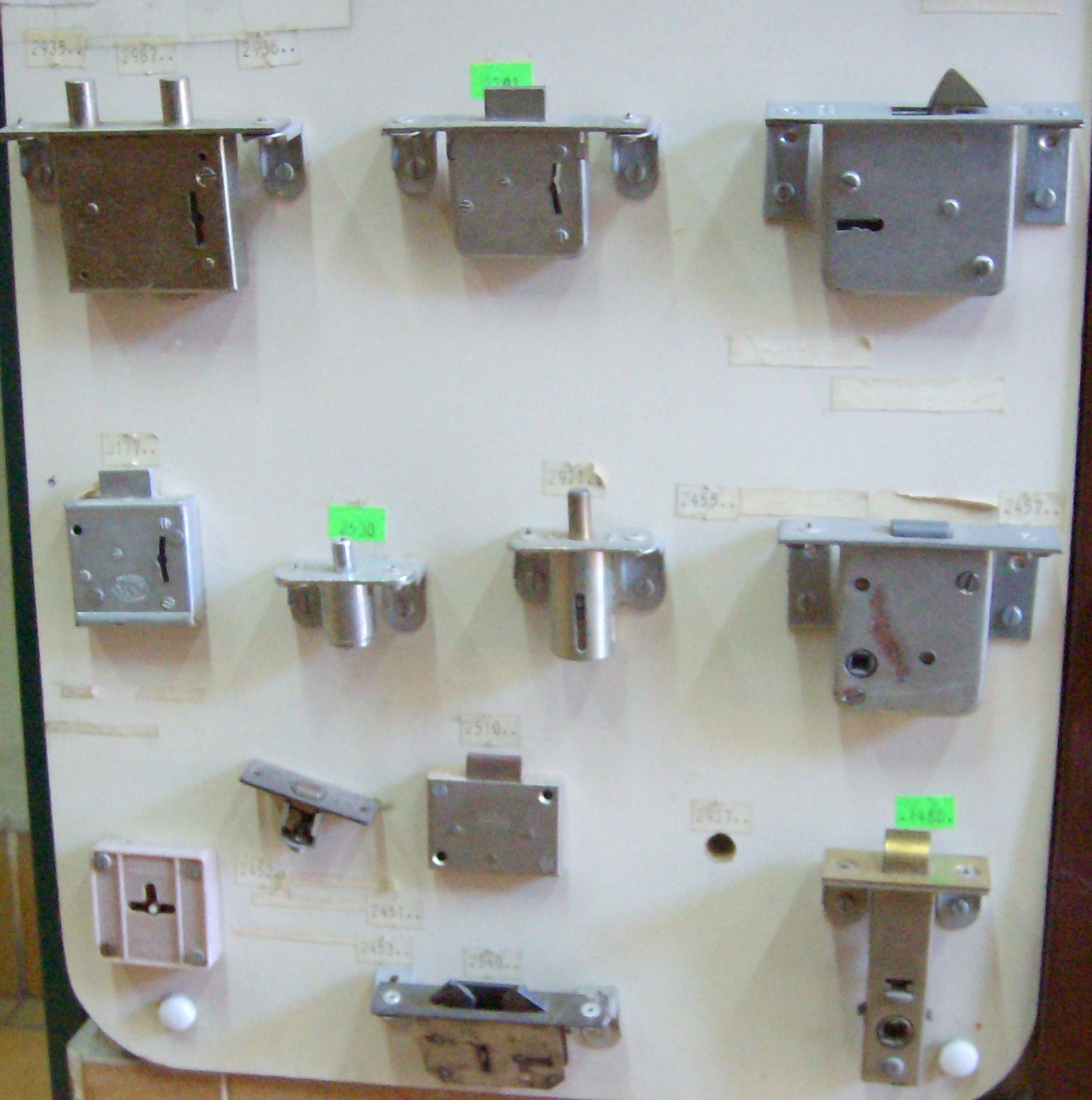 H.S HERRAJES LINEA MUEBLES