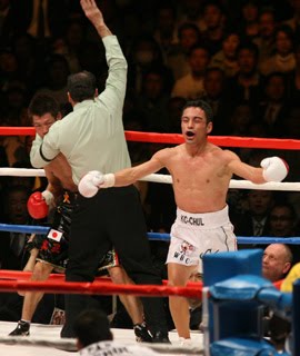 ボクシングニュース「Box-on!」: 長谷川5年の王座に別れ “統一戦”はモンティエルが4回TKO勝ち