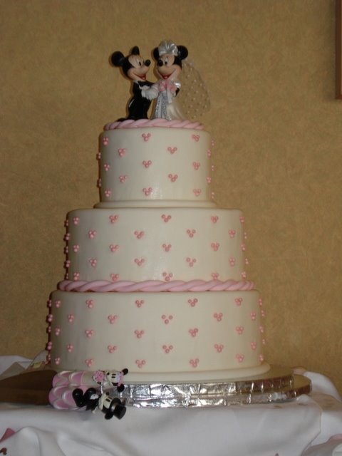 [mickey-minnie-wedding-cake-pictures-24.jpg]