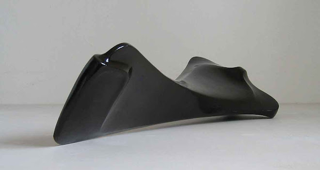 forma č.III. 2004, sádra, barva, šelak, 62x23x18cm