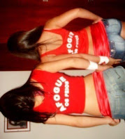 Fakes: Meninas de costas