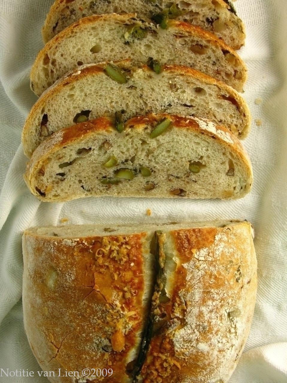 [asparagus+bread-sliced.JPG]