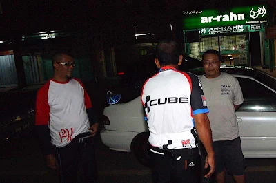 Raub Night Rider Cyclist Gang