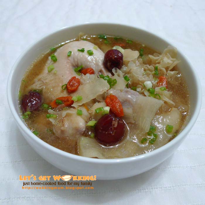 Let's get Wokking! Chicken Soup with White Fugus 雪耳鸡汤 Singapore Food