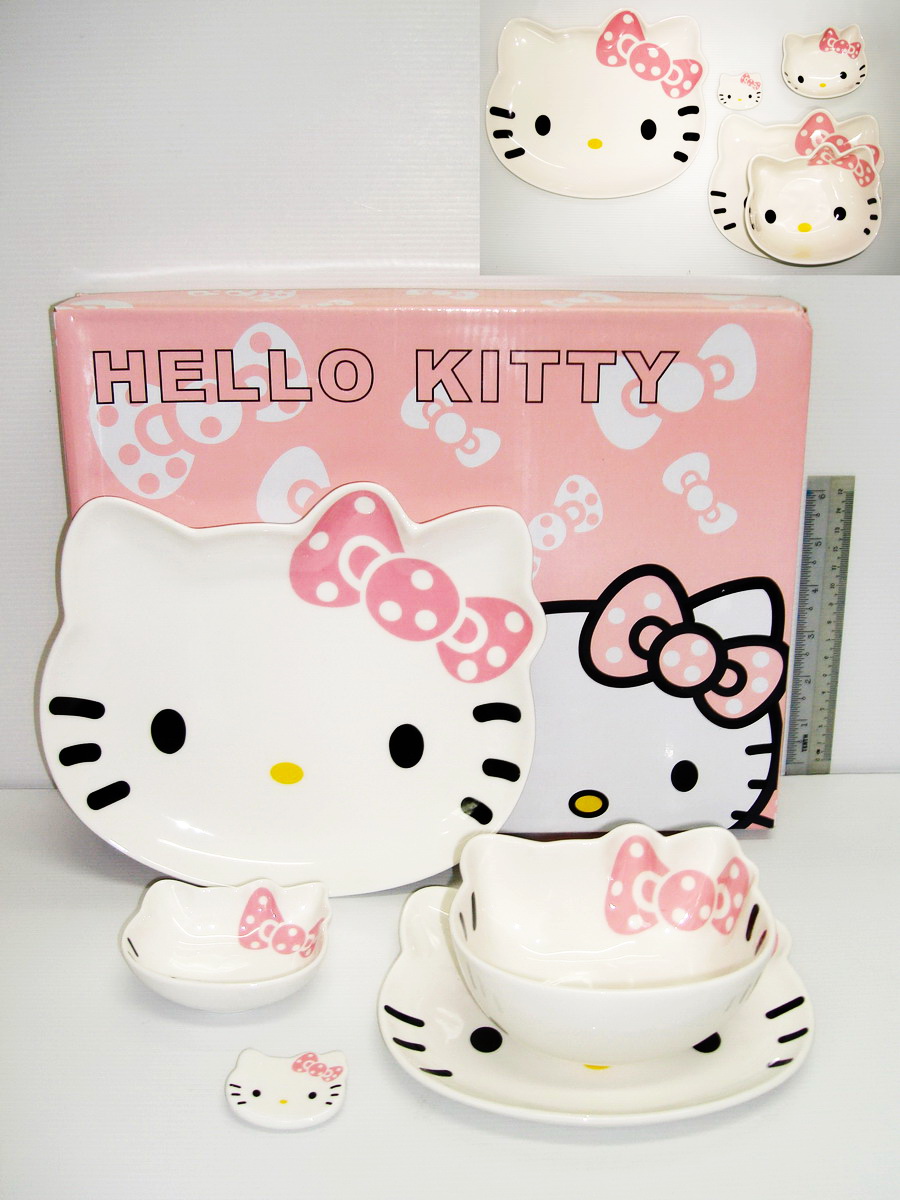 it's all about PiNK.. HELLO KITTY 5 IN1 TABLE SET