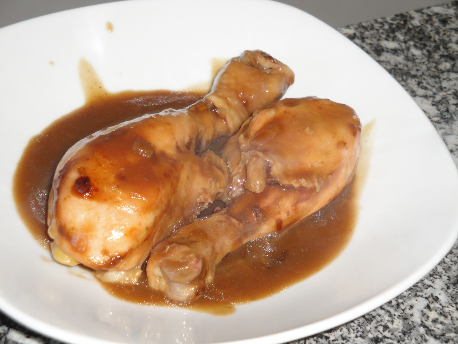 Carnes e Mares: Coxa de frango ao molho de cerveja preta FACÍLIMO