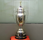 El trofeo de la Copa Perú