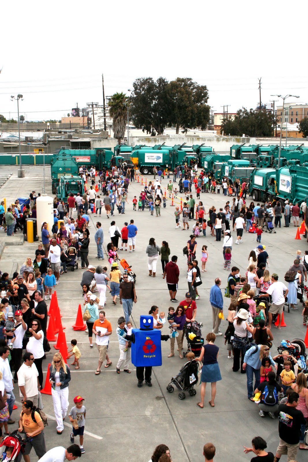 The Tenth Annual Bureau of Sanitation Open Houses Record Attendance