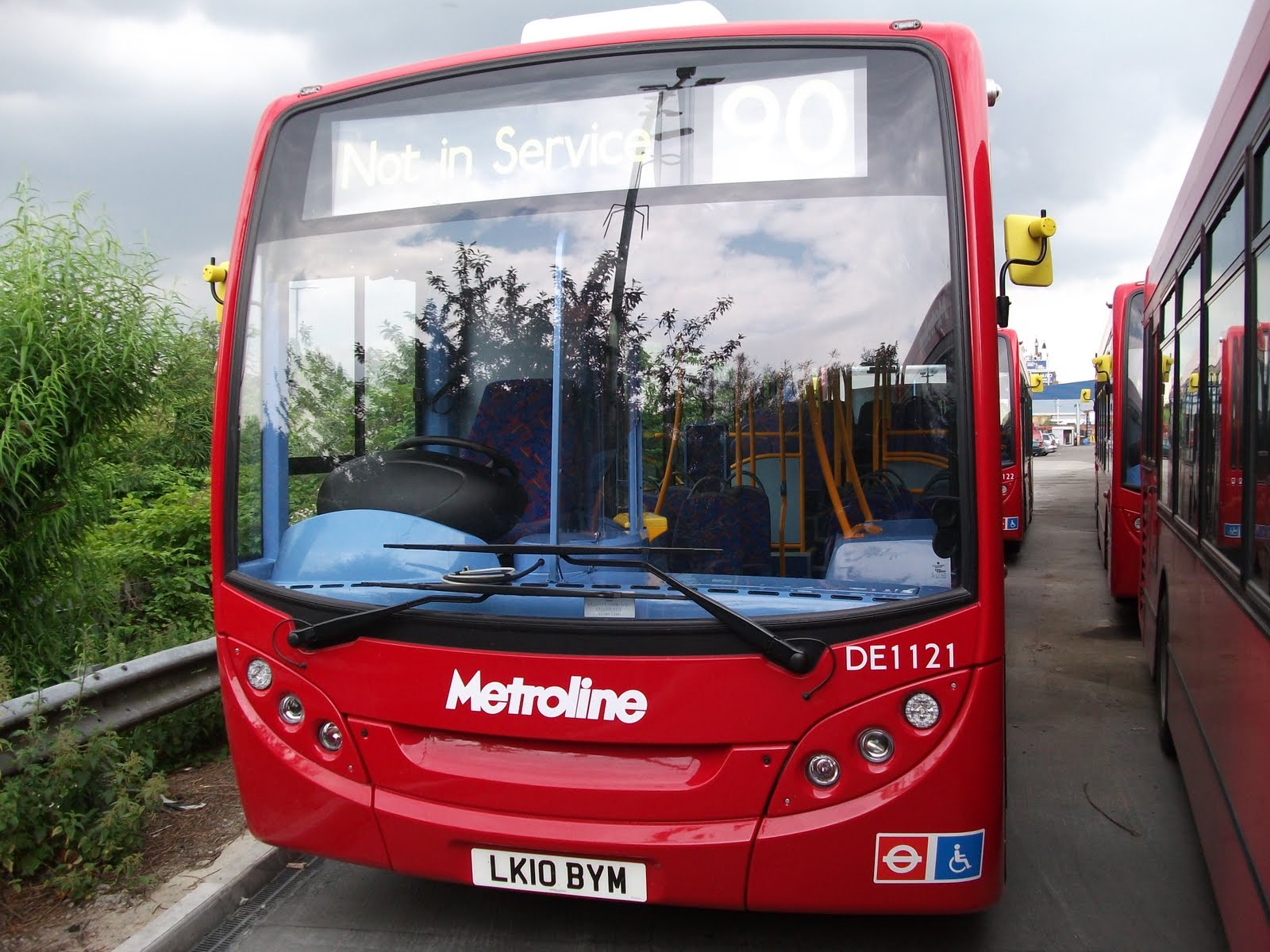 The Circle of London Metroline Perivale East....[PV] New Metroline DEs