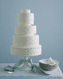DeeLovely Day: White Wedding Cakes