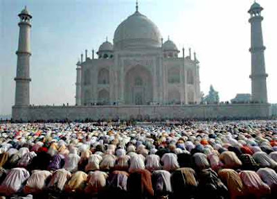 Indian-Muslims-praying-.jpg