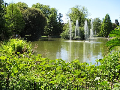 View of the pond and fountains in Jephson Gardens