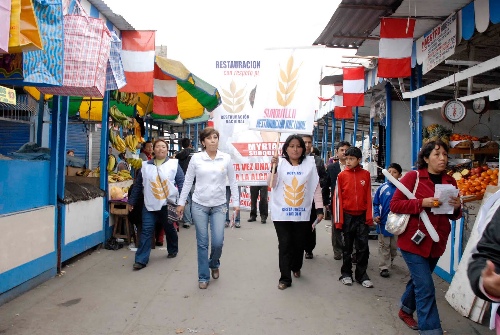 MYRIAM ALCALDIA SURQUILLO CAMINATA EN MERCADO SAN FELIPE DE SURQUILLO