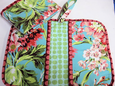 Your Fabric Place: Sew a Diaper wipe case and Matching changing pad