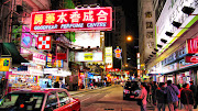 Downtown Hong Kong sure gets busy at night. There are sooooo many people . (img )