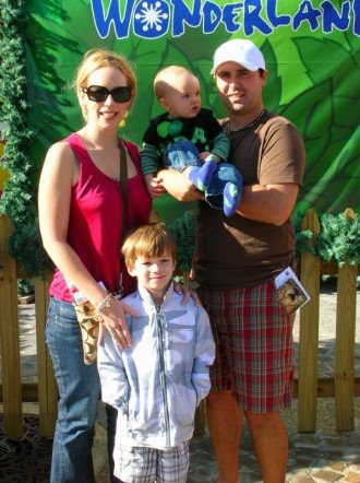 Tiger Family Visits Lowry Park Zoo