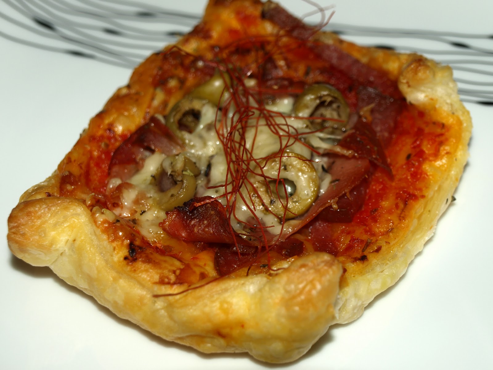 Hauptsache, es schmeckt!: Blätterteig mit Pizza-Füllung