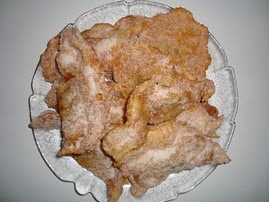 Pasteis de batata doce (yam filled fried sweets)