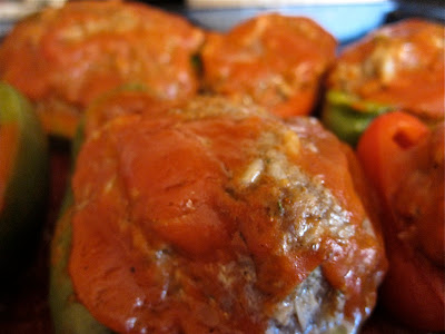 These easy-to-make stuffed peppers are a delicious and healthy home-cooked meal that is sure to become a family favorite. #womenlivingwell #easyrecipe #peppers #beef 