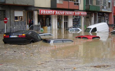 [Cheias+em+SacavÃ©m.jpg]