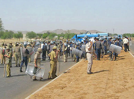 [INDIA_DausaClash.jpg]