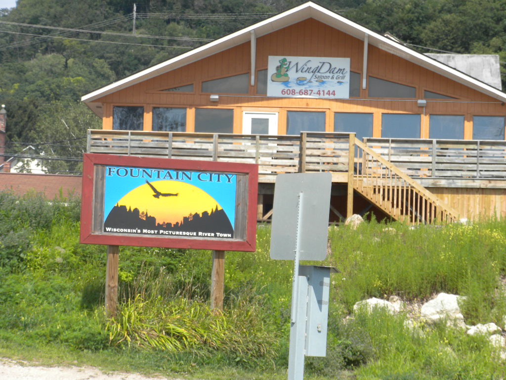 Houseboating Excursions in the Mississippi River Valley Cruise to