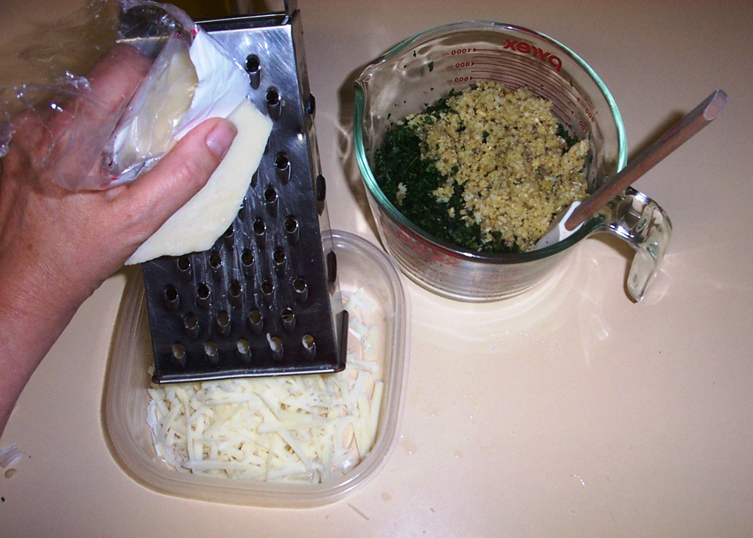 [09+Kale+Pesto+-+Grate+Cheese.jpg]