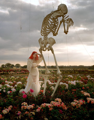 [tim-burton-fashion-1009-12-de.jpg]