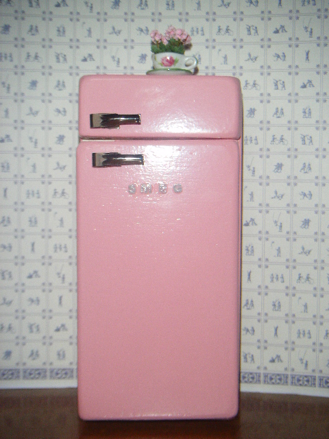 la casa rossa: il frigo rosa ((^_^)) - The pink fridge ((^_^))