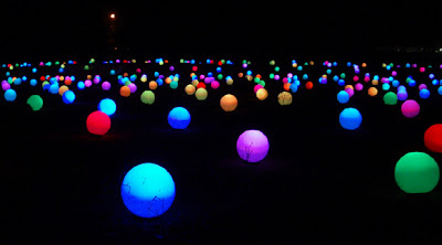 10.000 Changing-Color Light Globes.