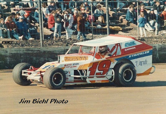 RUB RAILS & ROOSTER TAILS: 23 January 2011