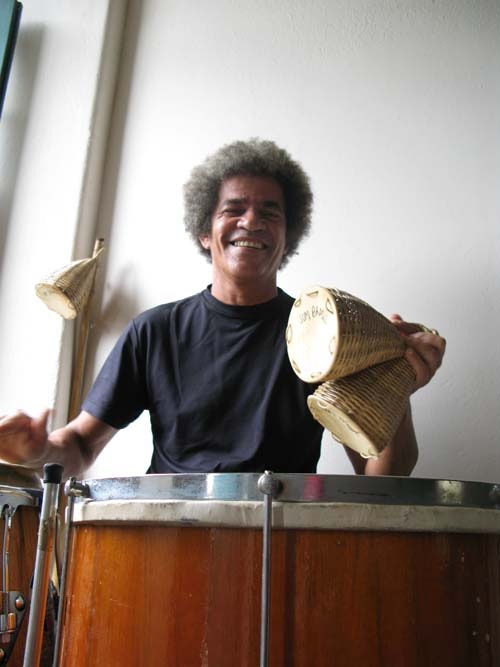 Ary Dias - percussionista e orientador musical
