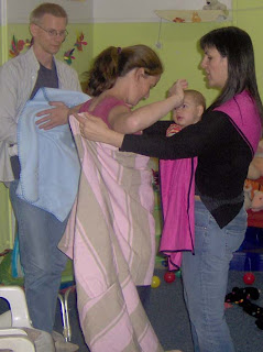 Στις συναντήσεις babywearing βρίσκουμε κόλπα και λύσεις για όποιο μάρσιπο αγκαλιάς κι αν χρησιμοποιείς!