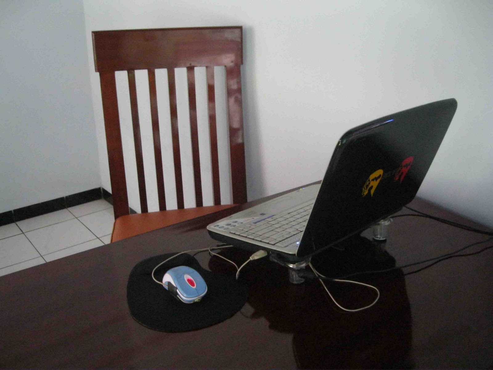 Meja Kerja Kantor Klasik