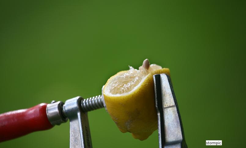 [zitrone+ausquetschen.JPG]