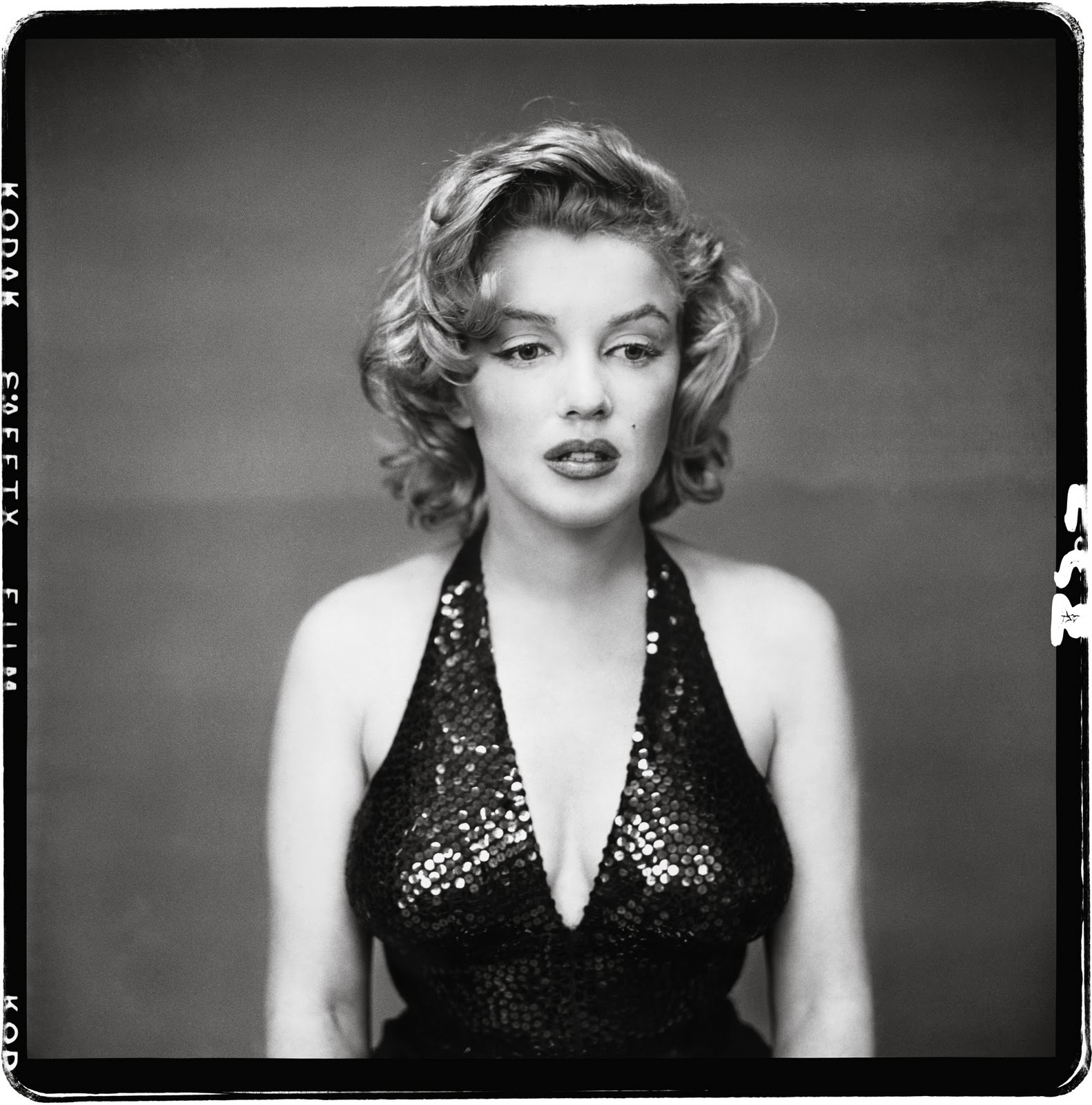 http://1.bp.blogspot.com/_OAh4Xl94vrU/TKNL3AUbIiI/AAAAAAAAYGI/fz10q3sjXiI/s1600/Marilyn+Monroe,+actor,+New+York,+May+6,+1957.jpg